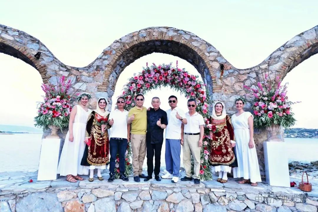 中國婚慶業(yè)代表團(tuán)攜4對新人在希臘舉辦目的地婚禮，體驗(yàn)蜜月旅行！
